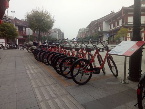 小强单车在12月25日悄悄入驻广西玉林容县图片